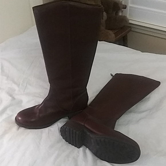 UGG Shoes - EUC Ugg Tall Leather Boots- Warm & Waterproof